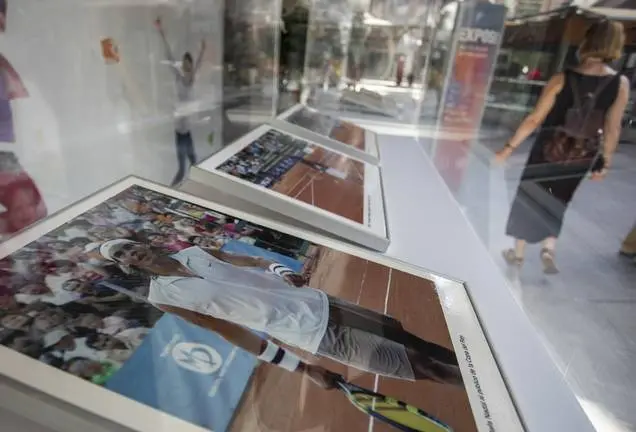 HUELVA , 20/07/20 HUELVA -  Exposicion Copa del Rey Tenis Huelva en Holea . Asiste gerente del centro comercial Holea , Amelia Romero y el presidente del Real Club Recreativo de Tenis Huelva , Federico Sanchez de la Campa 
Foto: ALBERTO DIAZ gesto comunicacion