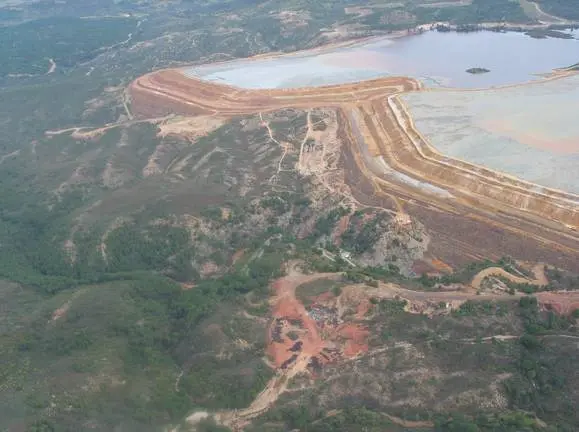 Presas mineras de Riotinto, junto al Tintillo y el río Odiel
