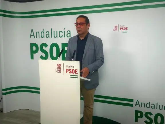 18/09/2020 El diputado nacional por el PSOE de Huelva José Luis Ramos..

El diputado nacional por el PSOE de Huelva José Luis Ramos ha pedido este viernes al resto de representantes parlamentarios por Huelva en el Congreso, --PP, Cs y Vox--, que respalden los Presupuestos Generales del Estado (PGE) porque, de lo contrario, "estarán dimitiendo de su responsabilidad" con Huelva.

ANDALUCÍA ESPAÑA EUROPA HUELVA POLÍTICA
PSOE DE HUELVA.