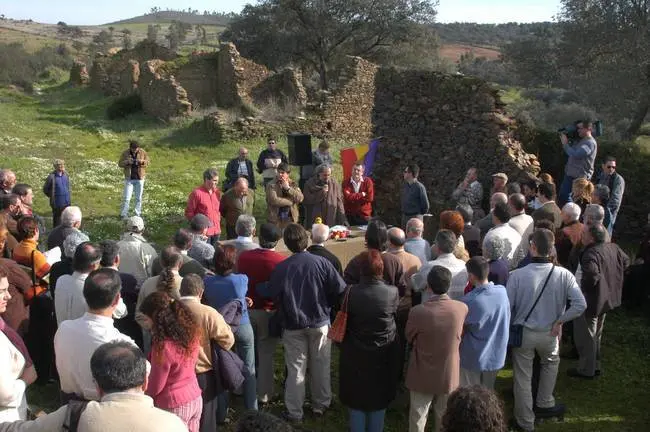 Acto en recuerdo de las víctimas de Membrillo Bajo (Zalamea) en 2003