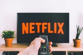 "Netflix, televisión, mando" Fuente: Pexels.com