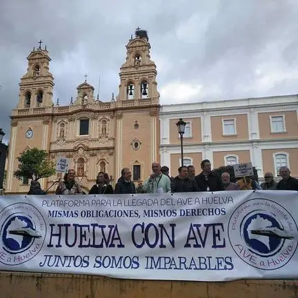 06/02/2020 La plataforma en una concentración para exigir el AVE
POLITICA ANDALUCÍA ESPAÑA EUROPA HUELVA SOCIEDAD
PLATAFORMA PARA LA LLEGADA DEL AVE A HUELVA