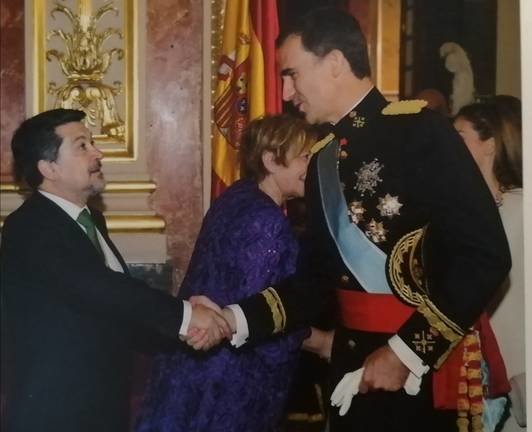 Javier Barrero, en una recepción junto al Rey Felipe VI.