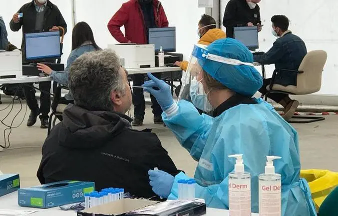 26/11/2020 Nota, Audio (De Enrique Ruiz Escudero) Y Fotografías: La Comunidad De Madrid Amplía Los Test De Antígenos A Zonas Básicas De Salud Sin Restricciones
SALUD
COMUNIDAD DE MADRID
