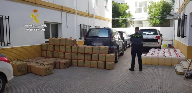 Un alijo incautado en Isla Cristina recientemente. (Archivo)
