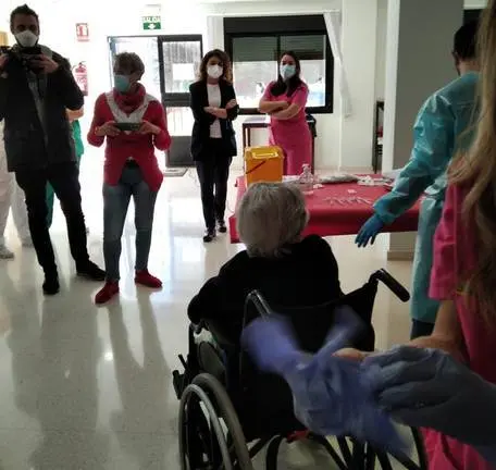 Vacunación, esta mañana, en la residencia de Valverde