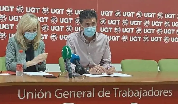 12/04/2021 Huelva.- UGT pide "un compromiso público" por la industria y que se haga "una verdadera apuesta" por la provincia.
La secretaria general de UGT-Andalucía, Carmen Castilla, junto con el secretario general de UGT Huelva, Sebastián Donaire, han analizado este lunes en rueda de prensa la situación sociolaboral y las repercusiones laborales y sociales de la pandemia en la provincia de Huelva. Así, han pedido a las administraciones "un compromiso público" por la industria y que hagan "una verdadera apuesta" por esta provincia, que tiene los salarios más bajos de Andalucía y, por ende, de toda España.
POLITICA ANDALUCÍA ESPAÑA EUROPA HUELVA SOCIEDAD
EUROPA PRESS.
