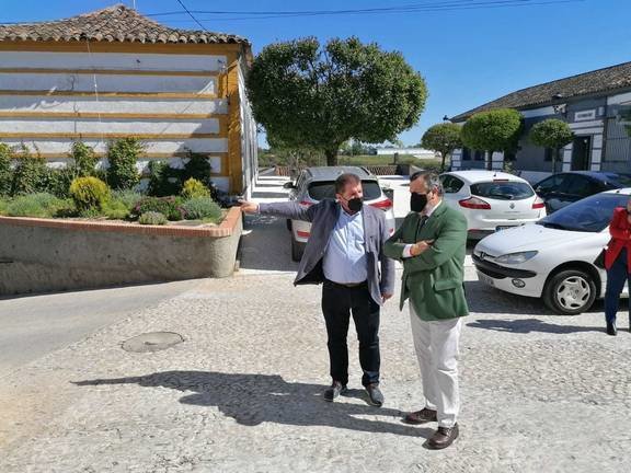 El Consejero, Alfredo Marín, y el alcalde, Gilberto Domínguez supervisan los proyectos