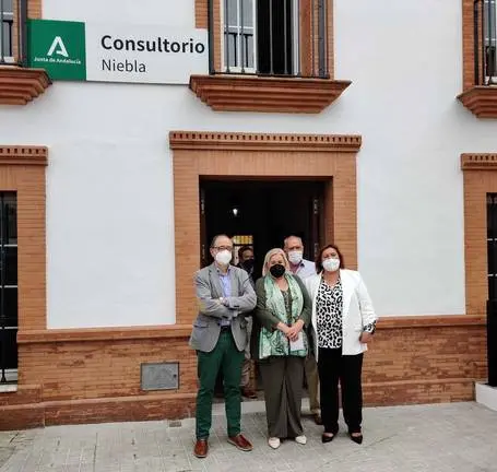 La delegada, Manuela Caro, inaugura el nuevo centro médico de la localidad