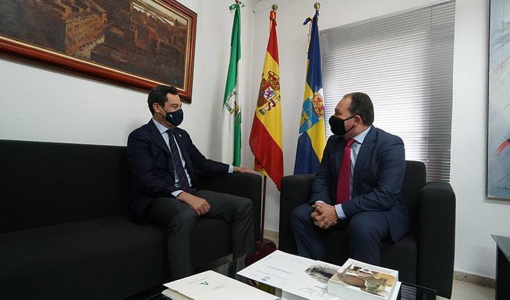 Juanma Moreno reunido con el alcalde de Aljaraque