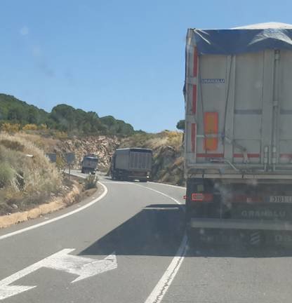 Camiones cargados de residuos llegan a Nerva.