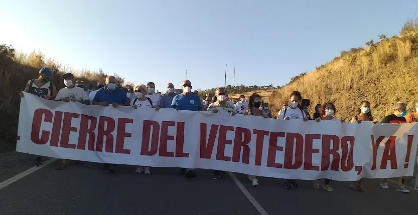 Manifestacion por el cierre del vertedero de Nerva