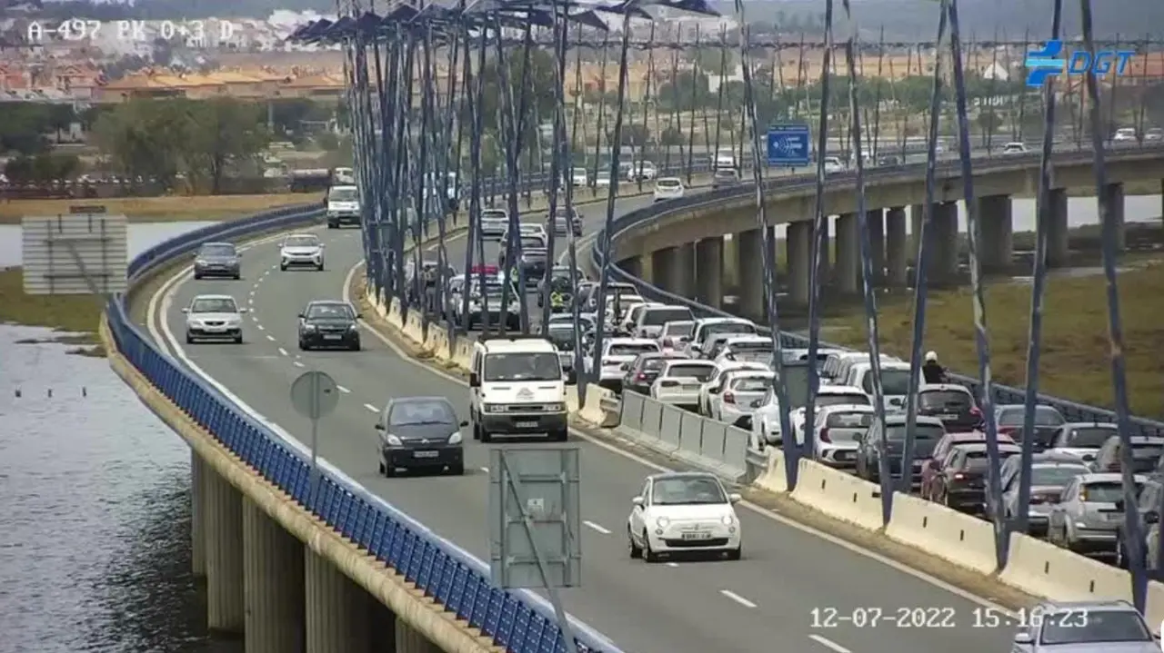 Imagen del colapso del Puente del Odiel en dirección a Punta Umbría