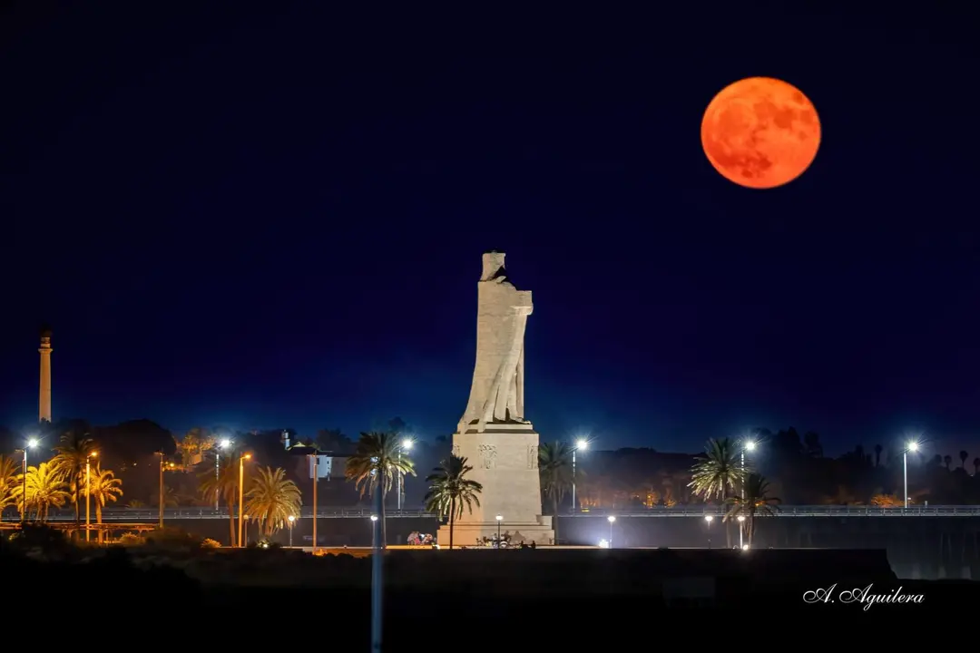 Luna Llena en Colón, Huelva capital.