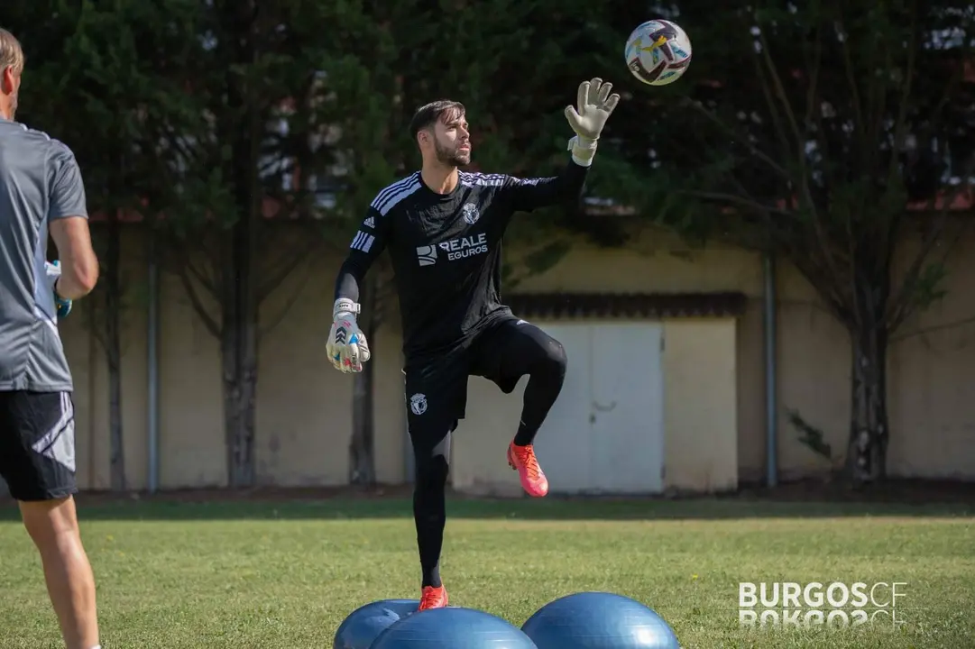 Caro ha fichado en propiedad por el Burgos CF.