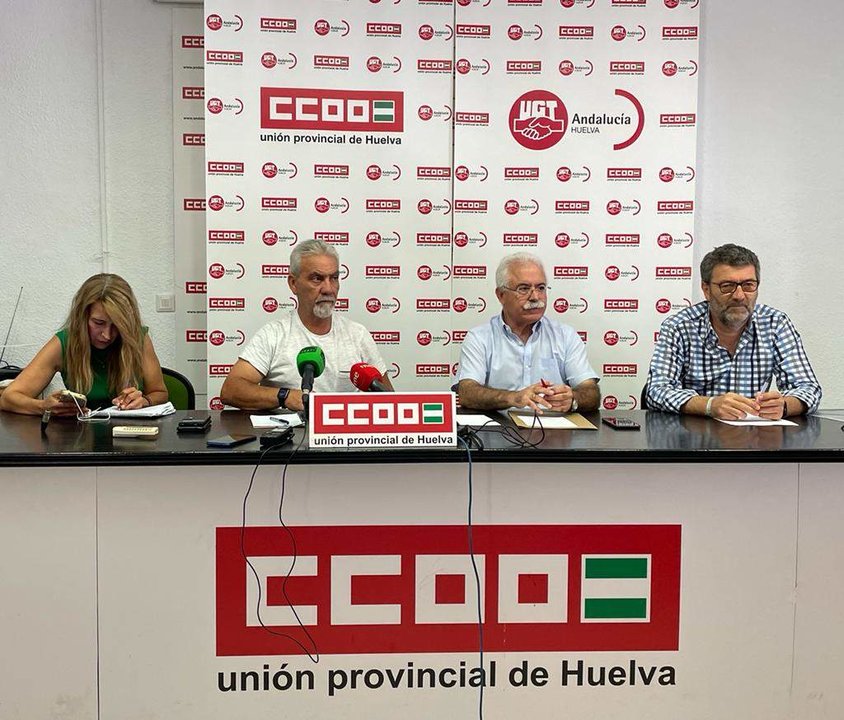 Rueda de prensa de las centrales sindicales en Huelva.