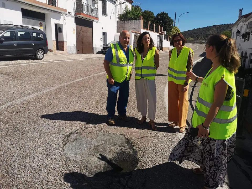 Carretera en Arroyomolinos de León