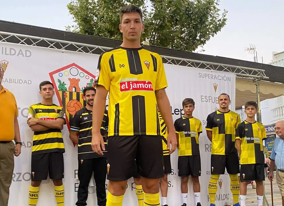 La nueva equipación del San Roque de Lepe.