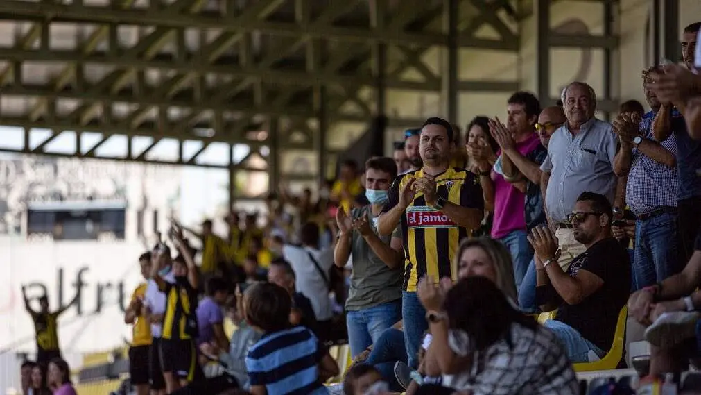 Aficionados del San Roque de Lepe.