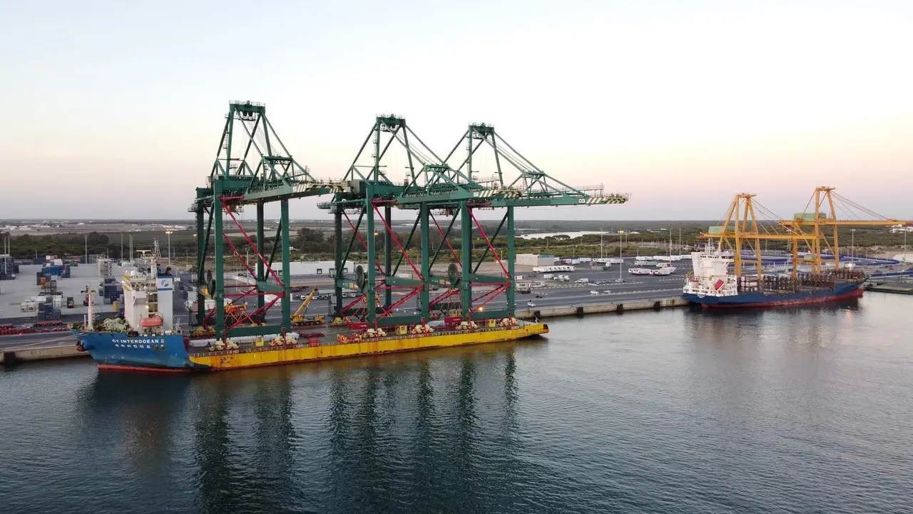 Grúas en el Muelle Sur