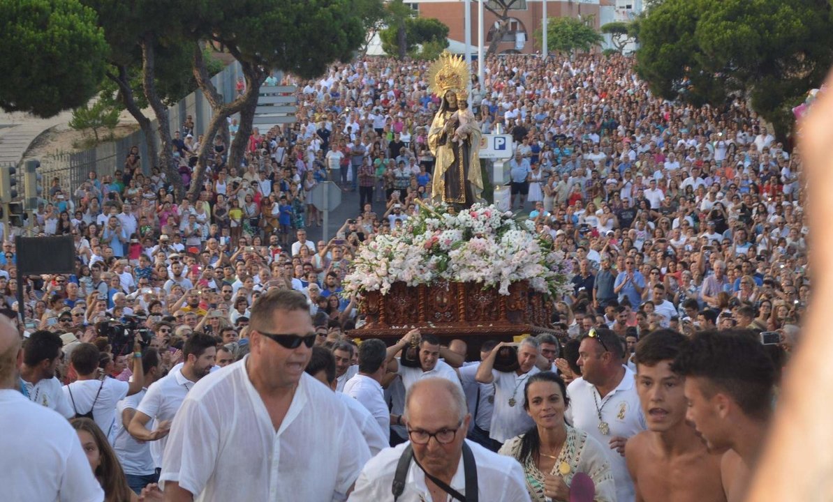 Imagen retrospectiva de la procesión marinera de la Virgen.