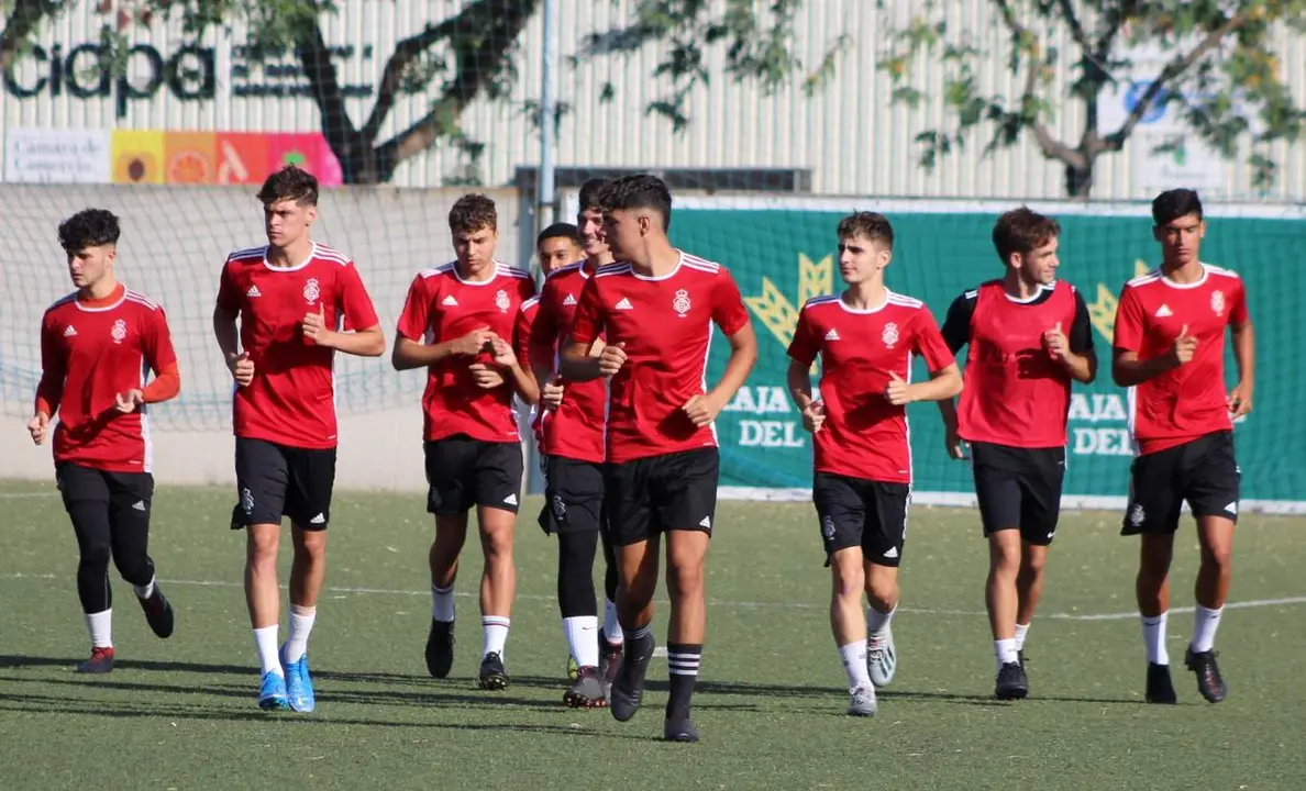 Juveniles del Recreativo entrenando.