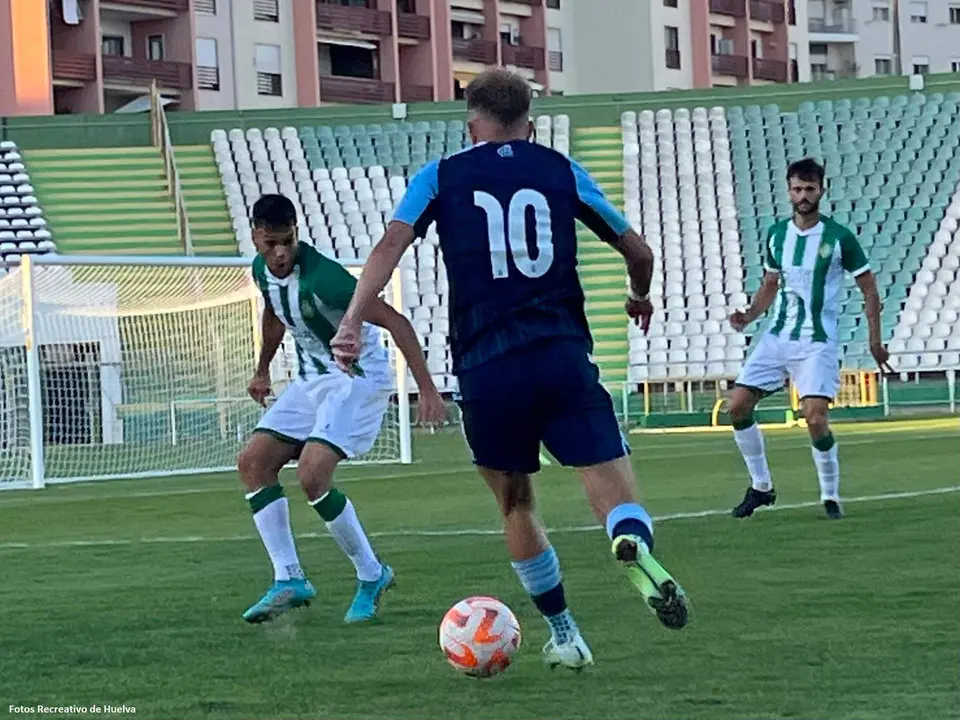 Lance del amistoso del Recre en Portugal.