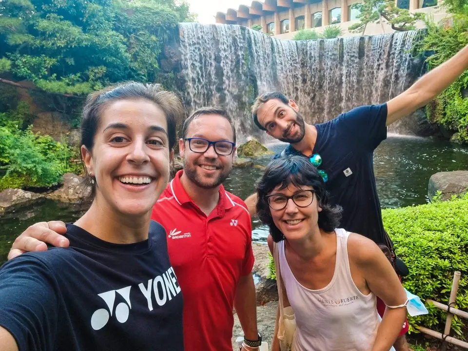 Carolina Marín haciendo turismo por Tokio.