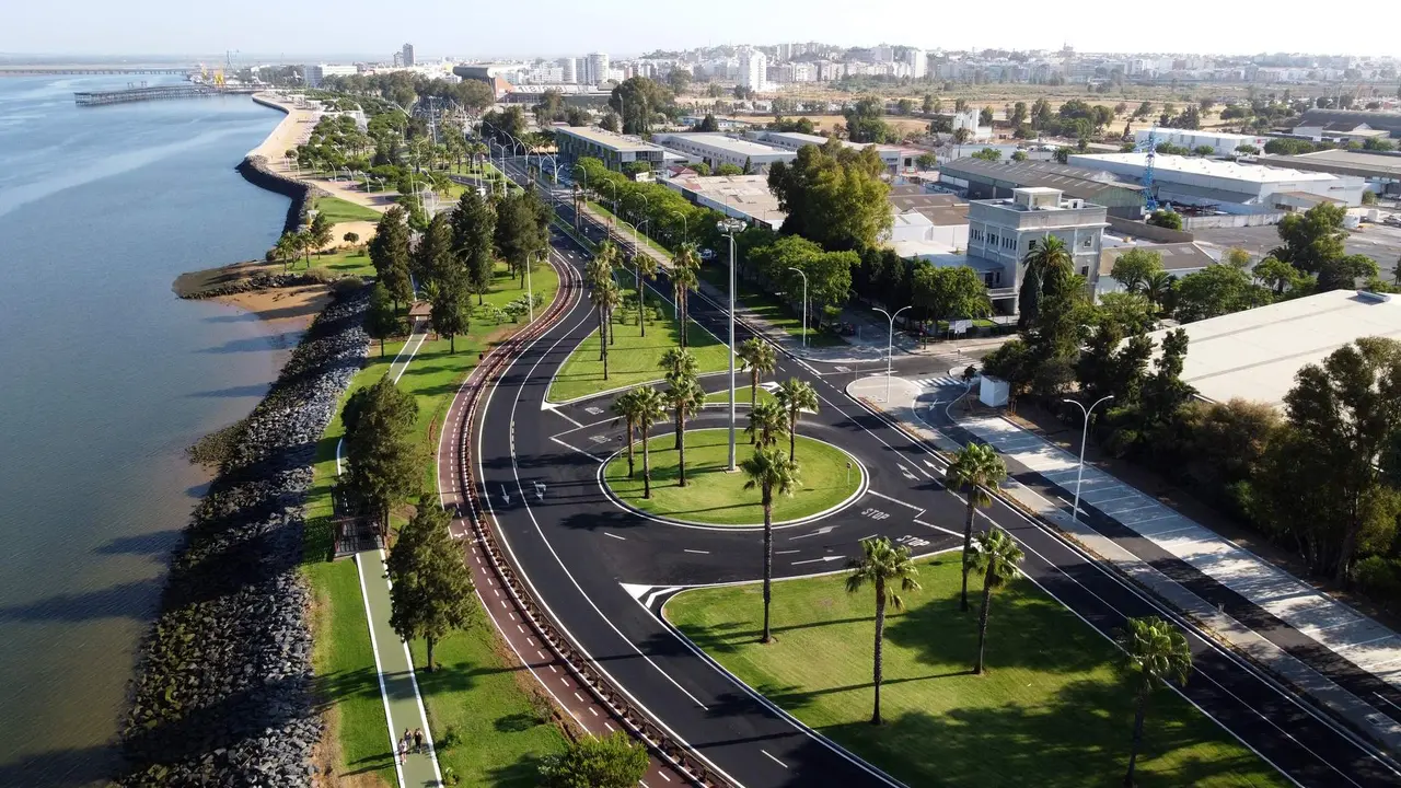 Panorámica de la conexión de la capital onubense con la zona portuaria.