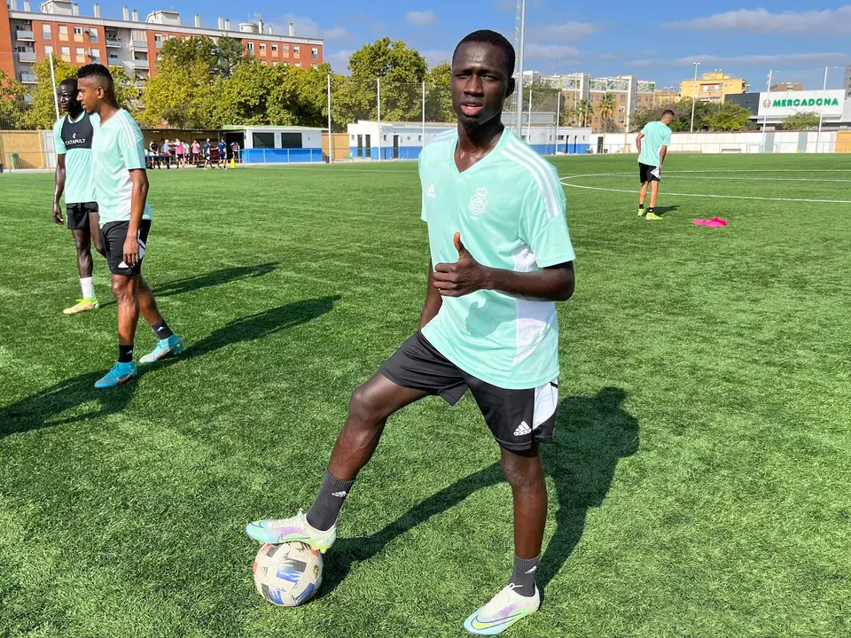 Edmilson en su primer entreno con el Recreativo.