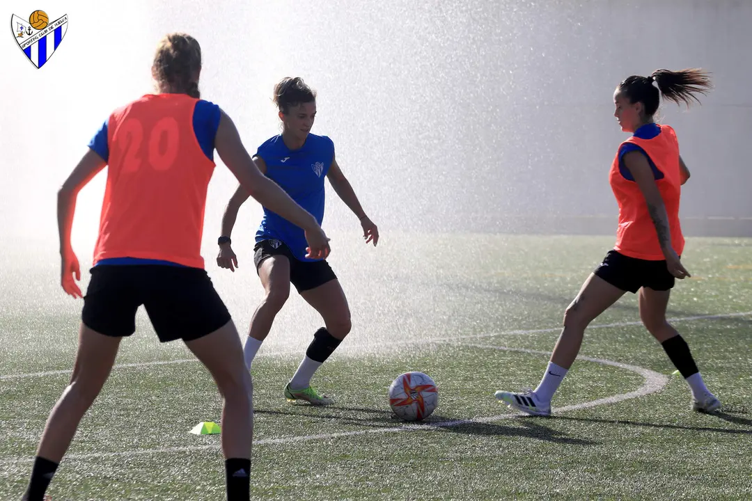 El Sporting de Huelva entrenando.