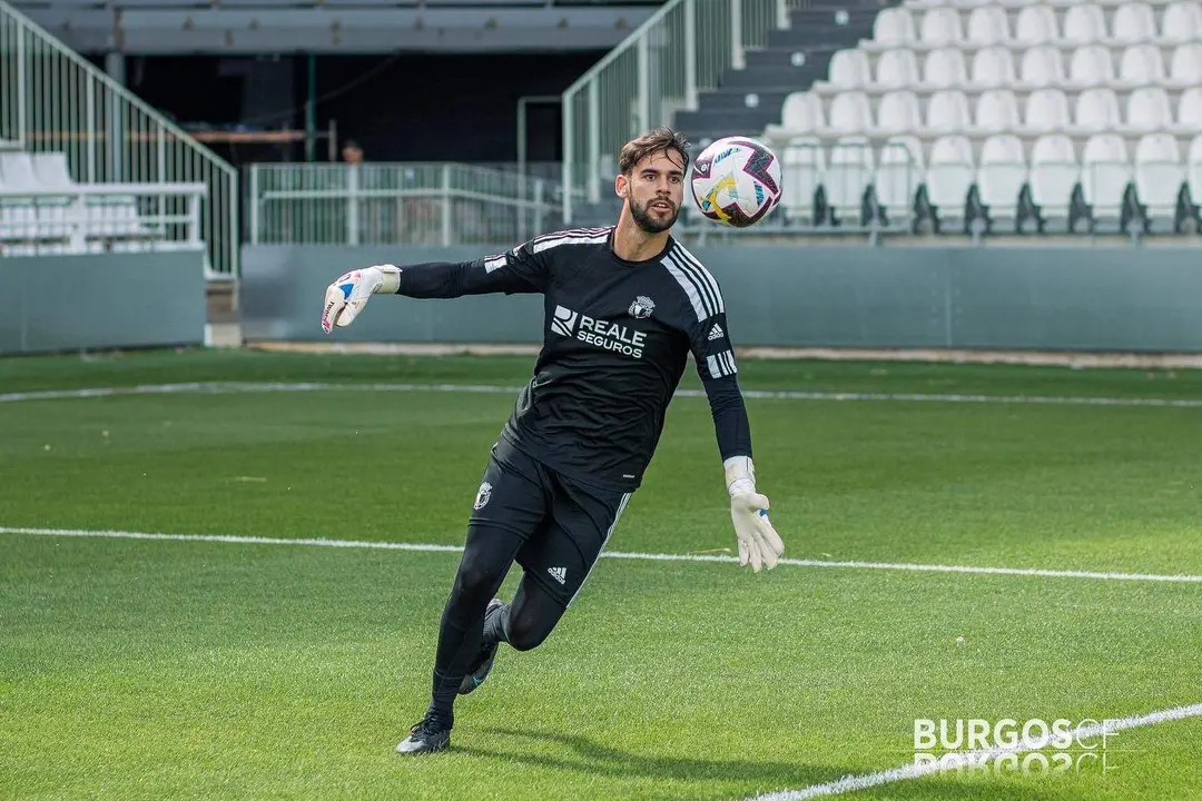 Caro en acción con el Burgos.