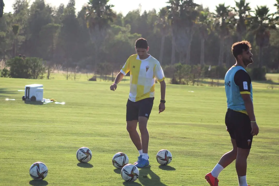 Pavón durante un entrenamiento del San Roque de Lepe.