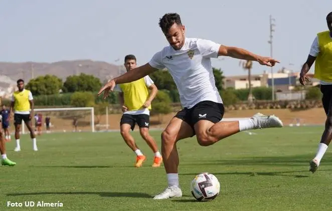 Curro Sánchez deja el Almería.