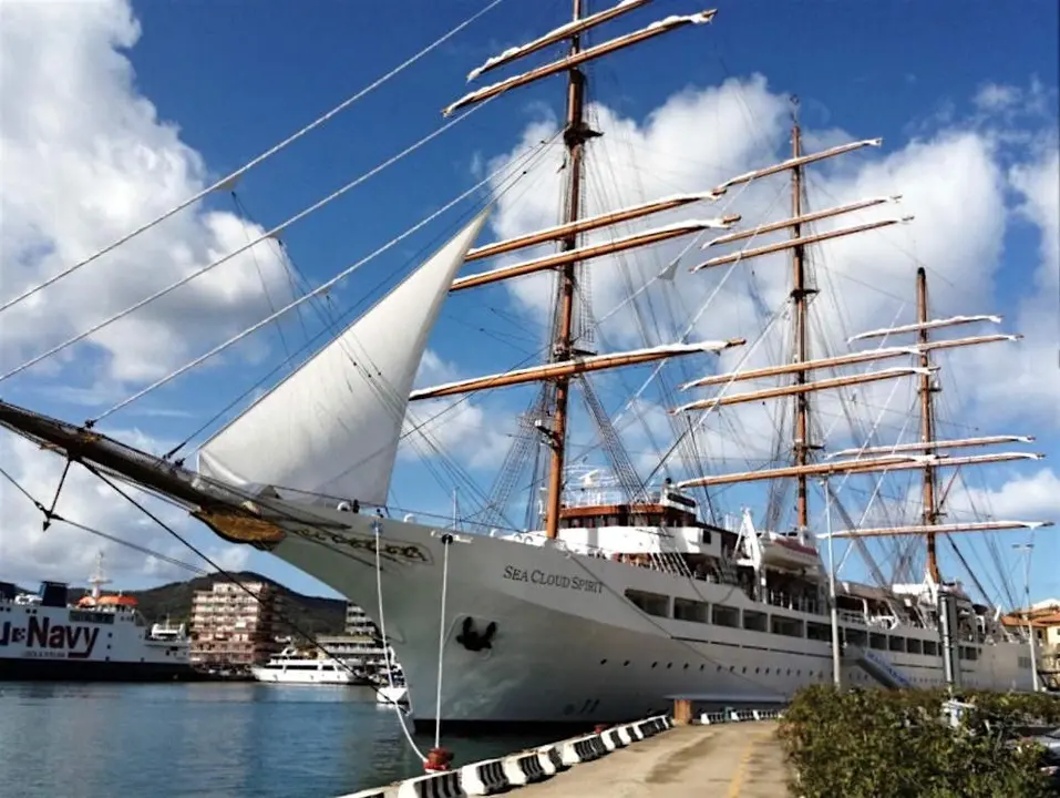 Imagen del impresionante Sea Cloud Spirit, uno de los veleros de crucero más grandes del mundo