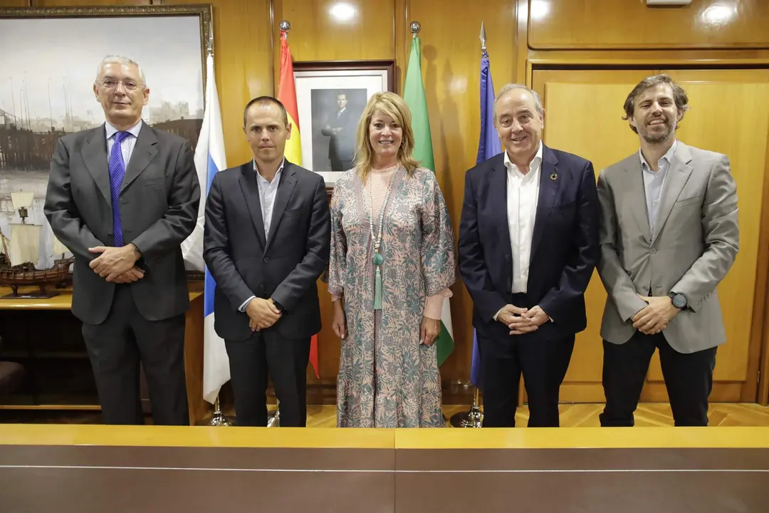 Encuentro en la sede de APH sobre energías renovables.