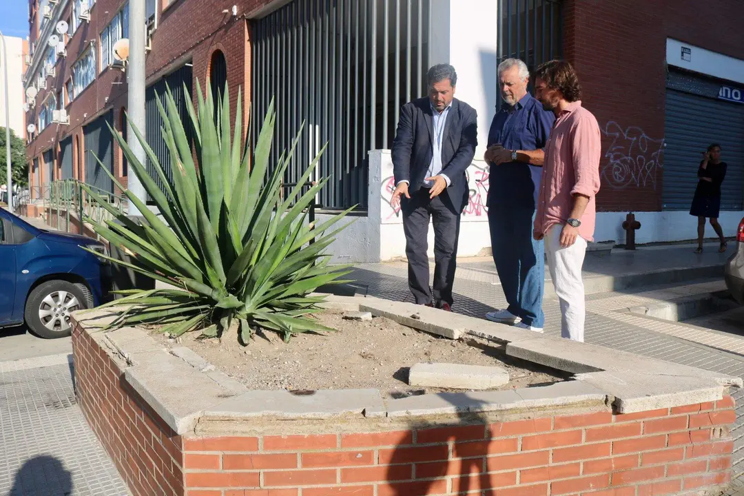 Los concejales del PP visita los desperfectos en el Nuevo Molino