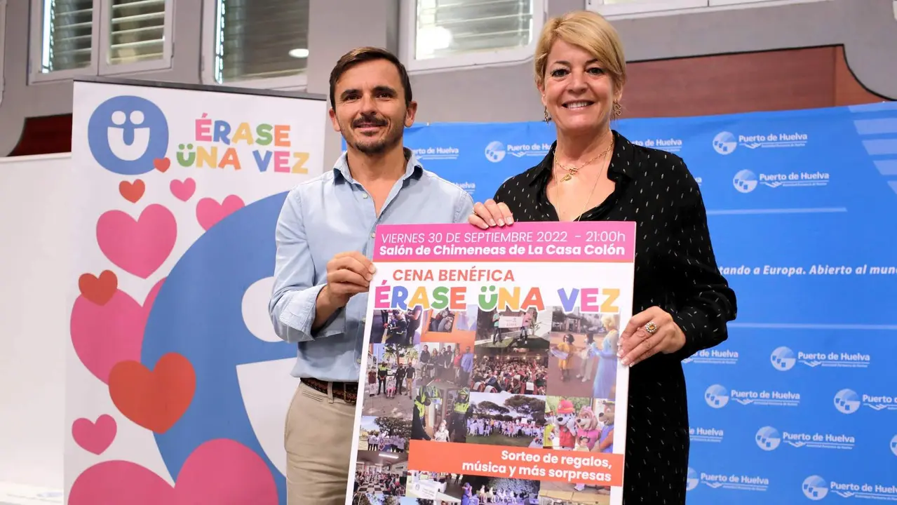 Firma del patrocinio de la cena solidaria de 'Erase una vez'