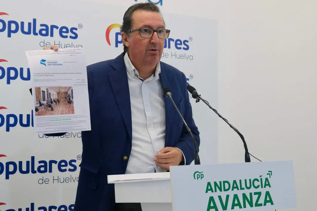 Manuel Andrés en una comparecencia de prensa para hablar del Túnel de San Silvestre