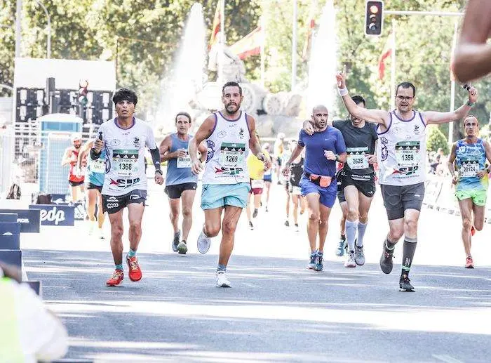 José Carlos Galván, Luis Flores y Antonio Bendala en carrera.