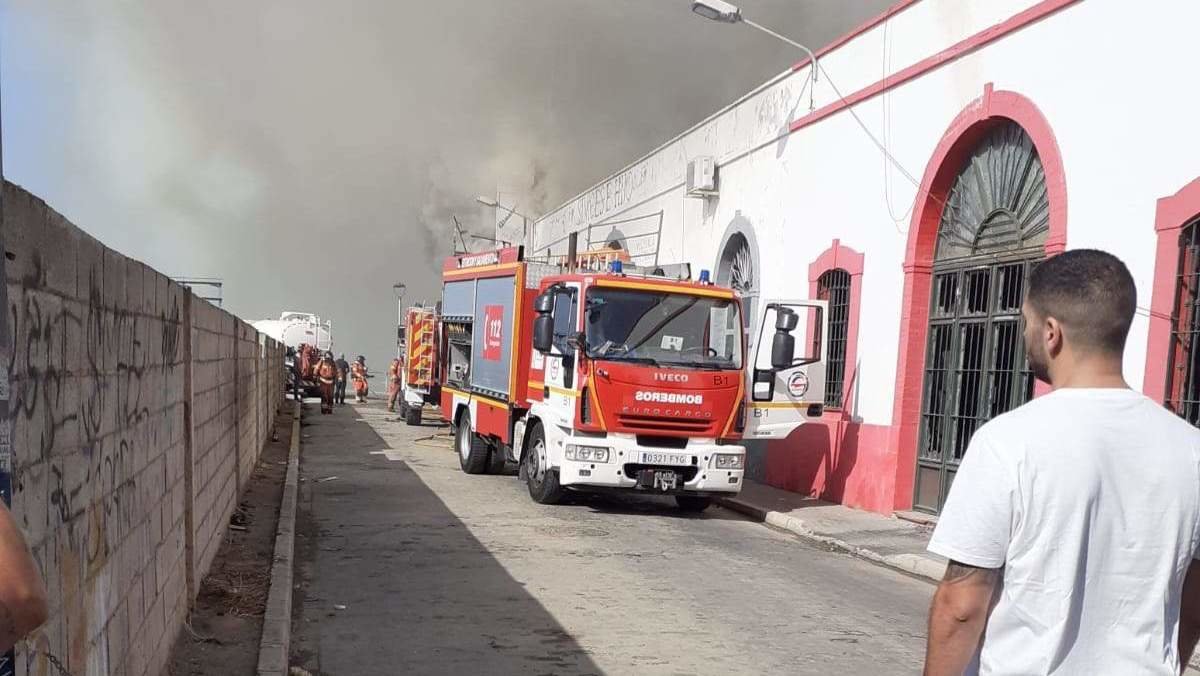 Incendio en el Poligono Industrial de Isla Cristina