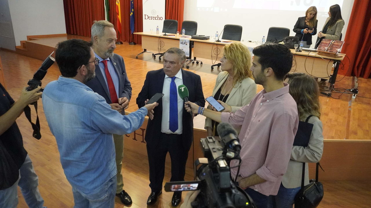 Juan Carlos Ferré comparece frente a los medios