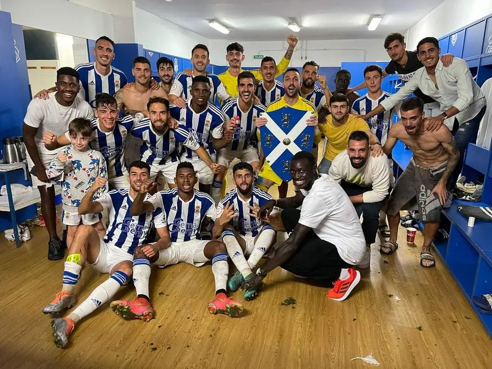 El Recre celebrando su victoria sobre el Cartagena B.