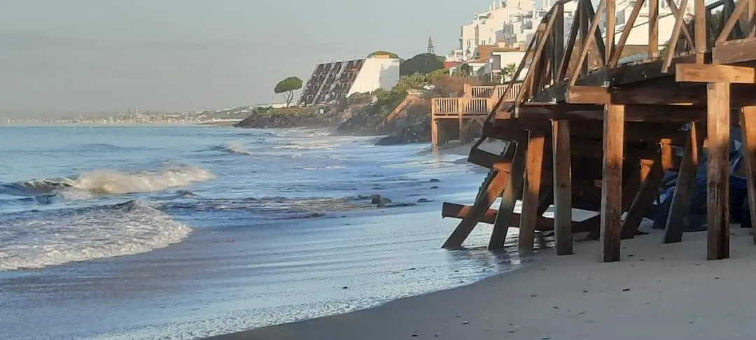 Playa portileña en pleamar.