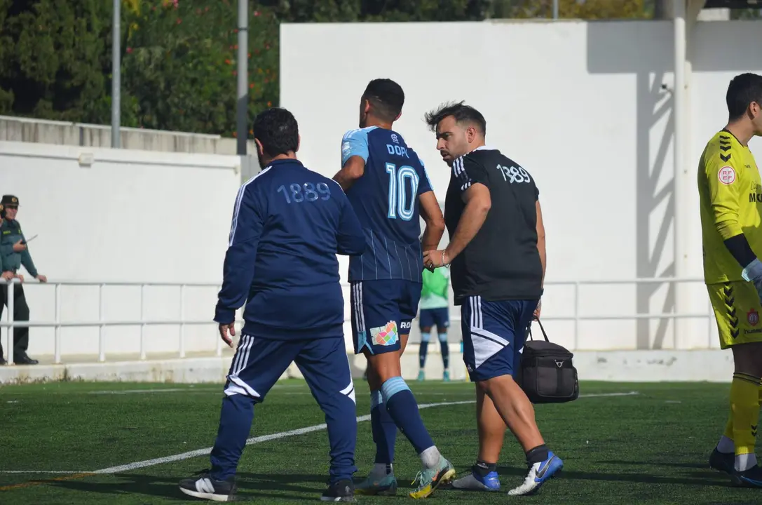 Dopi se retira lesionado del último choque ante el Utrera.