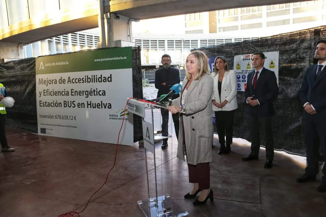 La consejera en la Estación autobuses Huelva