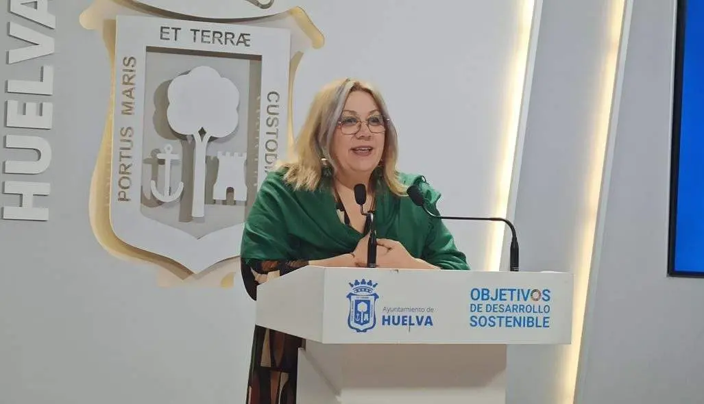 Mónica Rossi en el Ayuntamiento de Huelva