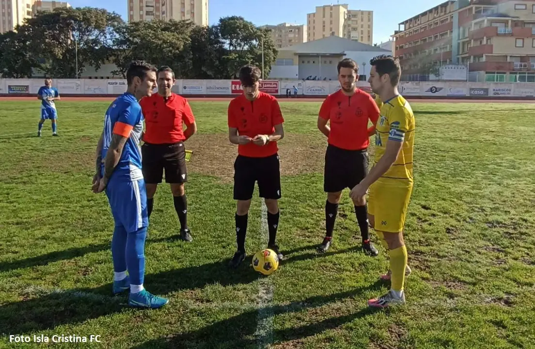 Los capitanes del derbi Wihu.