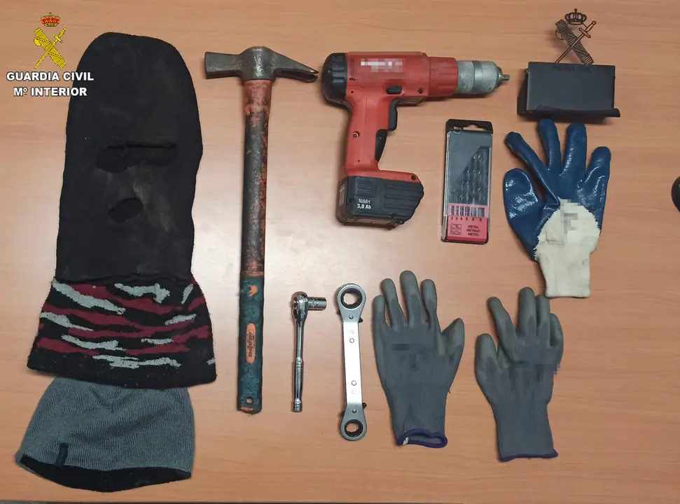 Parte de los útiles que llevaban encima los atracadores.