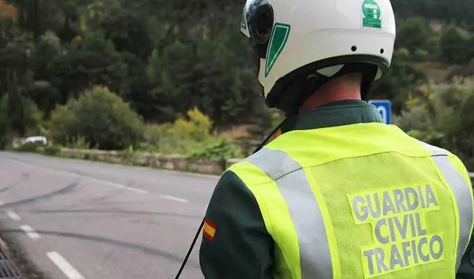 Guardia Civil de Tráfico en un siniestro